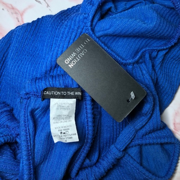 Caution to the wind sides cutout midi dress size M - Picture 6 of 8